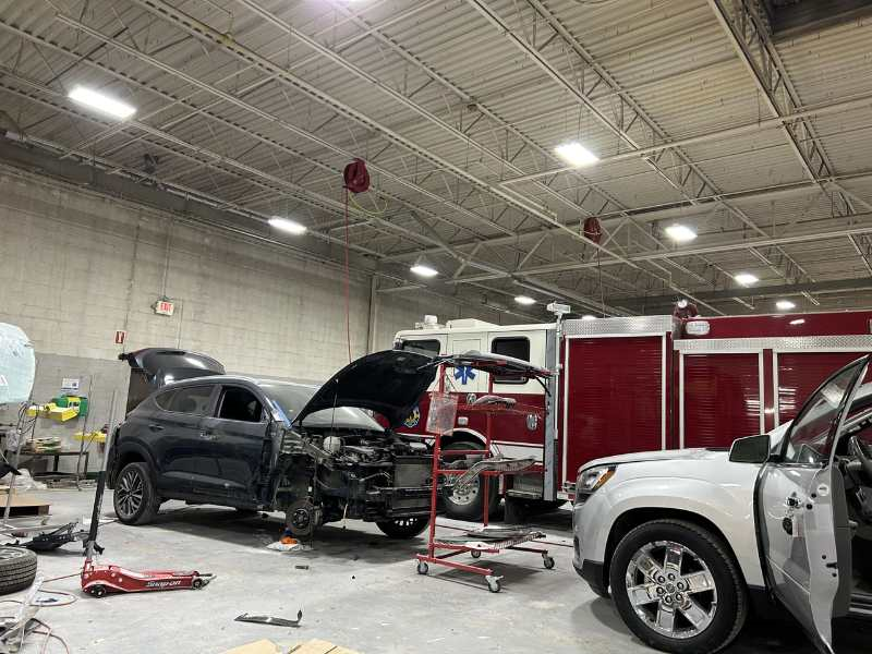 So sánh gara sửa xe tai nạn tại Ngoại Giao Đoàn và các khu vực lân cận